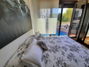 1 slaapkamer, een strijkplank/strijkijzer, beddengoed