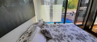Modern Studio 500m beach with Garage