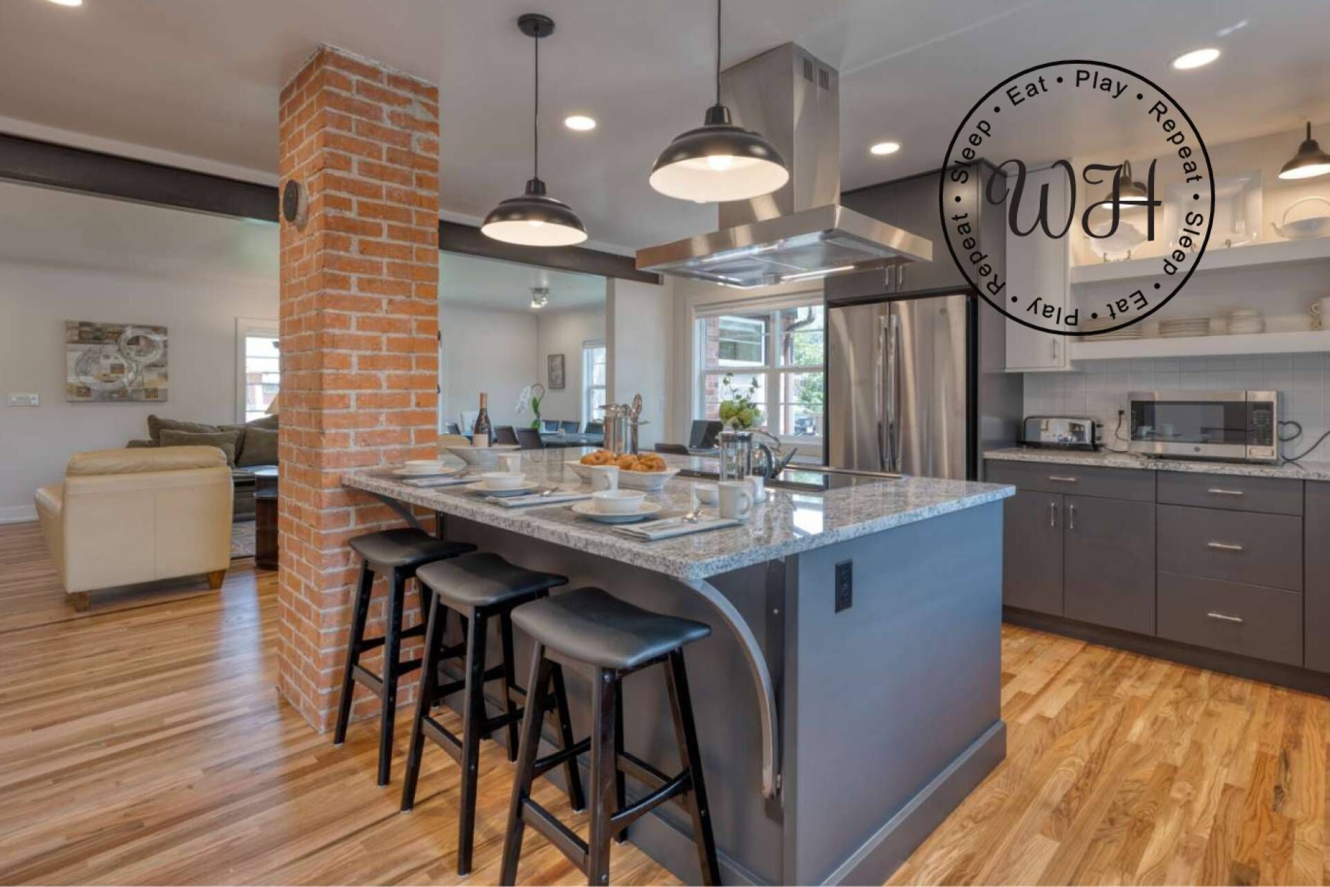 White House: Sleep, EAT, Play, Repeat