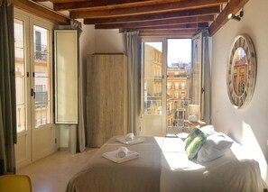 1 slaapkamer, een strijkplank/strijkijzer