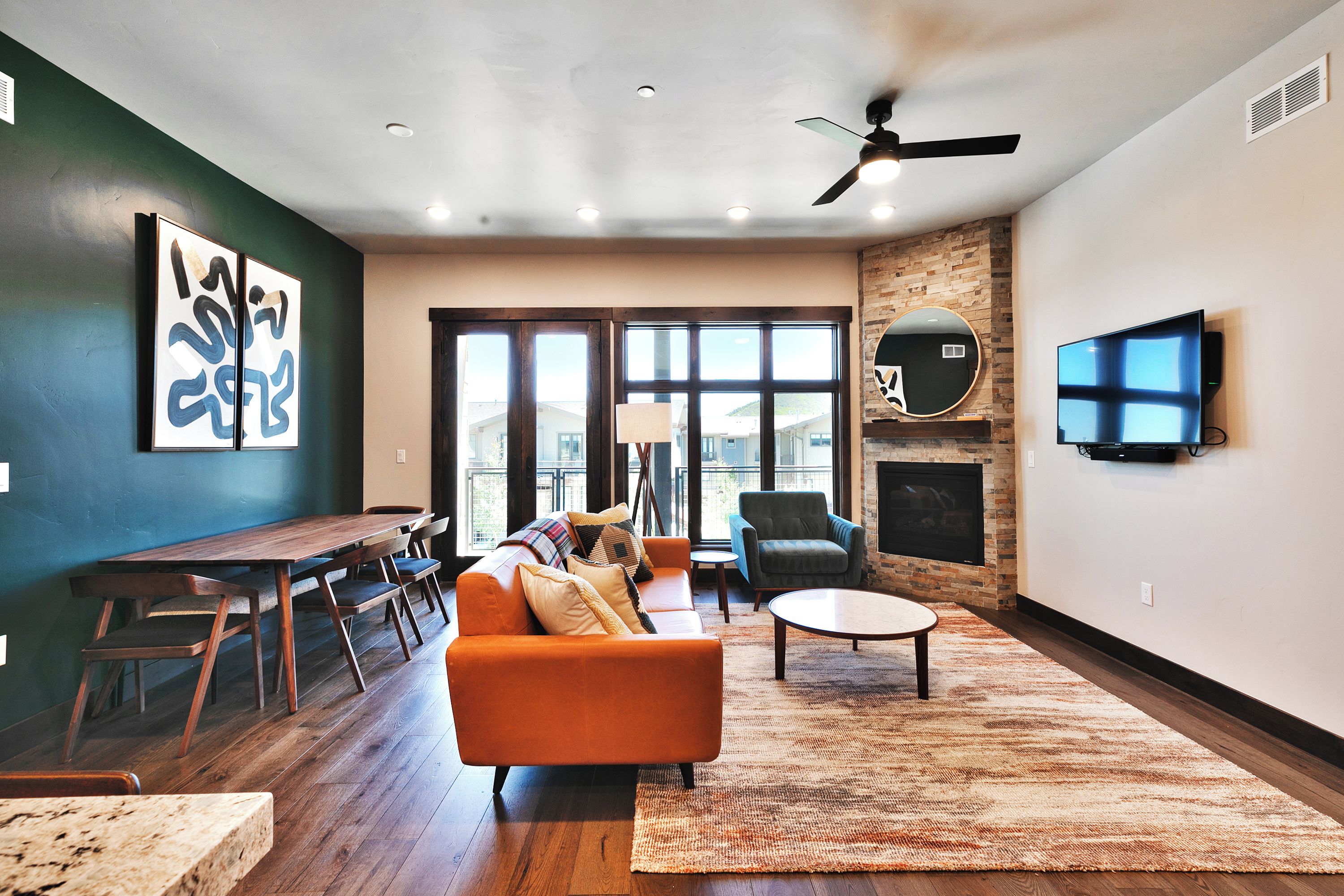 TV, fireplace