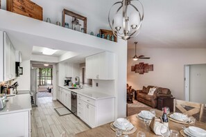 Fridge, microwave, oven, stovetop - Secluded Luxury Oasis w/ Heated Saltwater Pool - Private & Quiet (West Palm Beach)