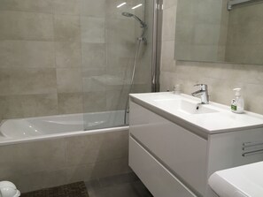 Bathtub