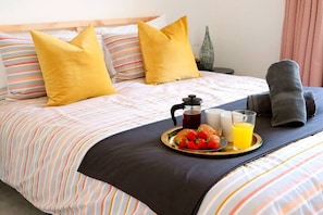 2 slaapkamers, een strijkplank/strijkijzer, gratis internet, beddengoed