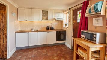 Traditional House | Private kitchen | Fridge, microwave, oven, stovetop