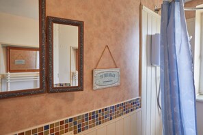 Traditional House | Bathroom
