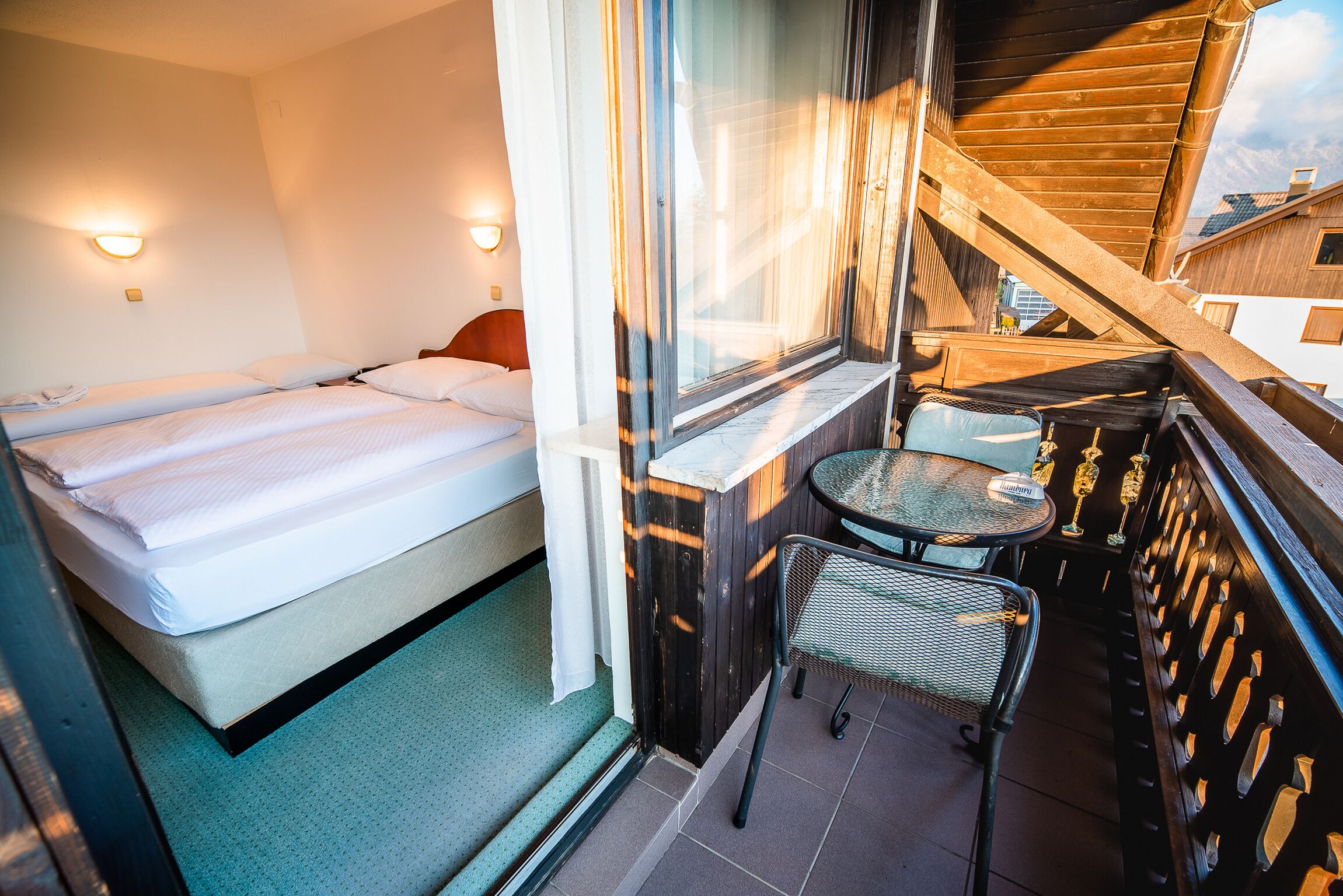 三人房 (Triple room with balcony) | 阳台