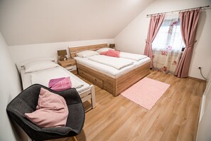 Habitación (Family suite) | 14 dormitorios, minibar, sistema de insonorización y wifi gratis