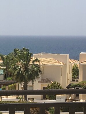 Property grounds - Villa Denis, heated pool on request, centrally located in Coral Bay (Coral Bay)