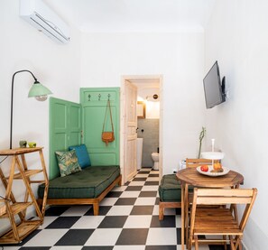 Family Quadruple Room | Desk, laptop workspace, soundproofing, free WiFi - A Calata (Noto)