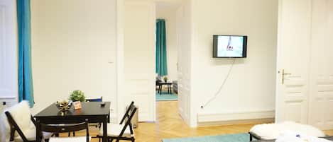2 Schlafzimmer, Reisekinderbett, kostenloses WLAN, Bettwäsche