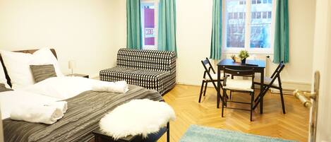 2 bedrooms, travel crib, free WiFi, bed sheets