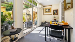 Apartment, 1 Bedroom | In-room dining