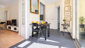 Apartment, 1 Bedroom | In-room dining