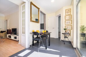 Apartment, 1 Bedroom | In-room dining