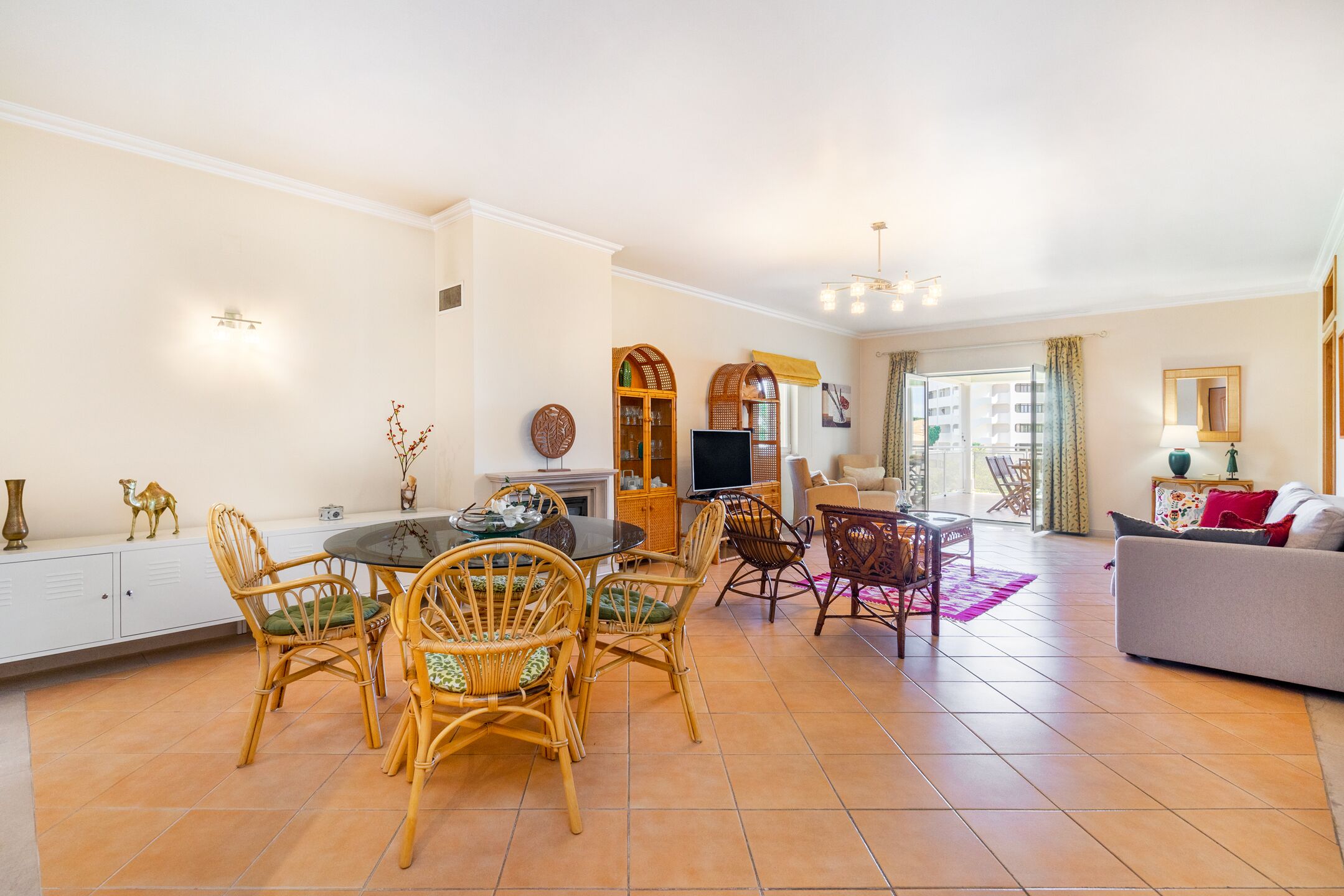 Apartamento, 3 quartos, terraço, vista para o jardim | Área de estar | TV de tela plana