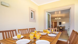 In-room dining - Vilamoura Family Apartment (Loulé)