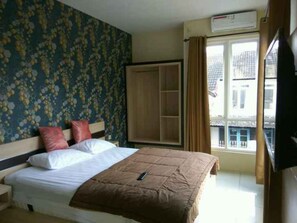 Soundproofing, free WiFi, bed sheets - Omah Anin Guesthouse (Batu)