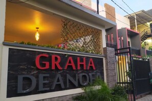 Exterior - Graha Deanofa Syariah (Surabaya)