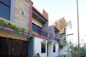 Exterior - Graha Deanofa Syariah (Surabaya)