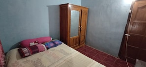 Habitación estándar | Espacio para trabajar con laptop