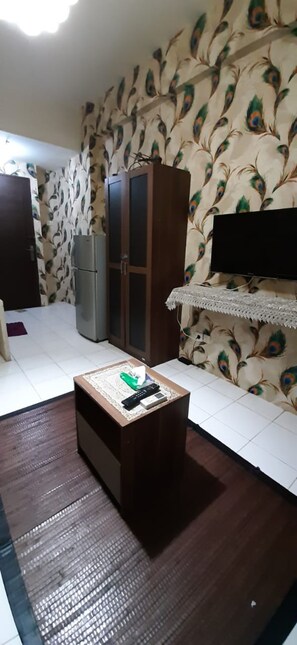 Laptop workspace - Royal Property (Jakarta)