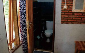 Habitación empresarial | Baño | Regadera, amenidades de baño gratuitas, toallas