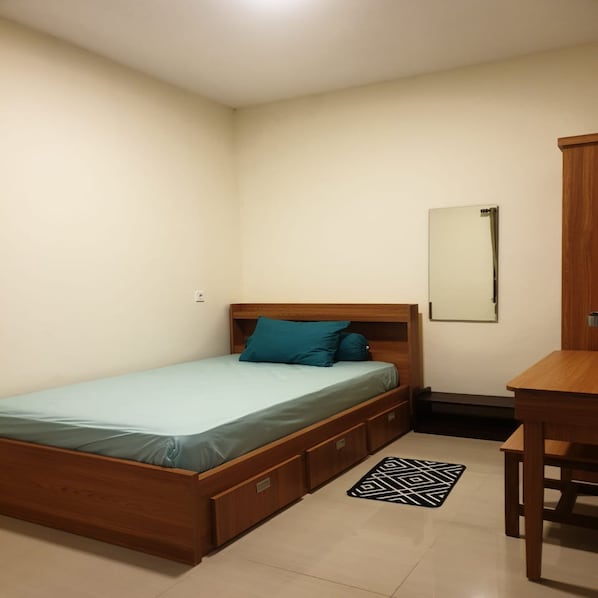 Habitación estándar | Espacio para trabajar con laptop y wifi gratis 