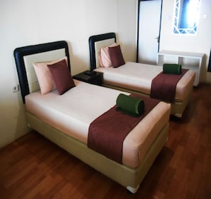 Superior Twin Room | Desk, free WiFi - Cunang Hill Hotel & Resort (Cilobak)