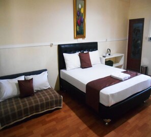 Habitación, 1 cama de matrimonio, balcón | Escritorio y wifi gratis