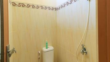 Shower, free toiletries, towels