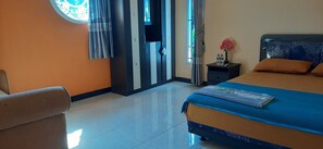 套房, 1 张特大床, 阳台 | 免费 WiFi、床单