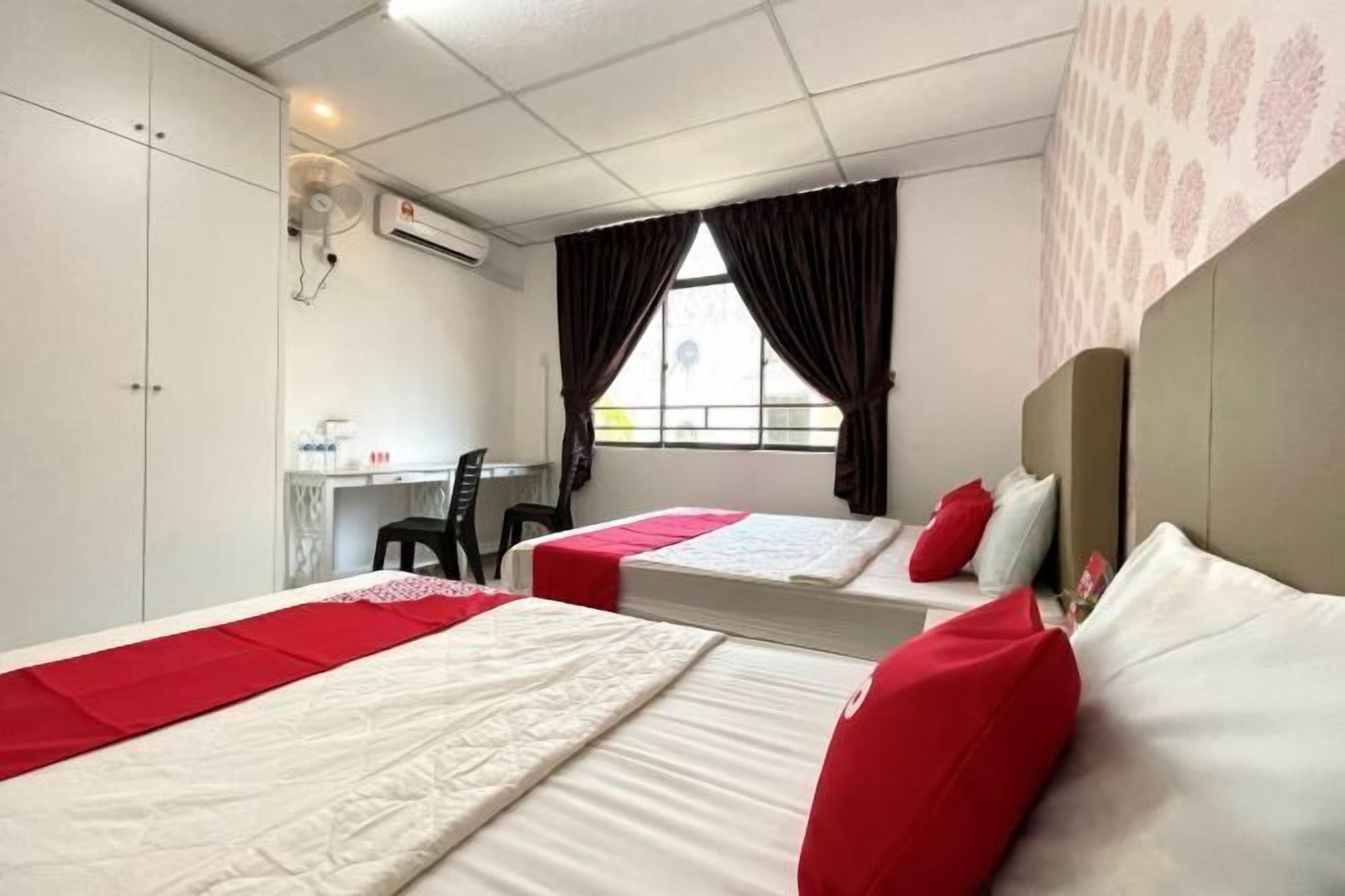 Laptop workspace, free WiFi, bed sheets