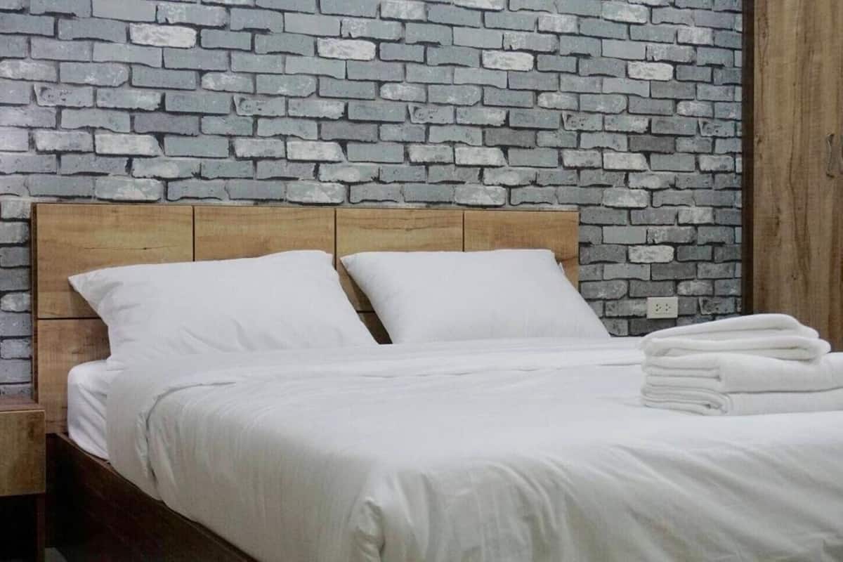 Double Room | Desk, soundproofing, free WiFi, bed sheets