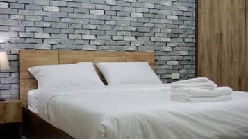 Double Room | Desk, soundproofing, free WiFi, bed sheets