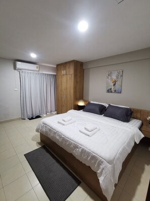 Standard Double Room | Laptop workspace, free WiFi, bed sheets - W Residents (Bangkok)