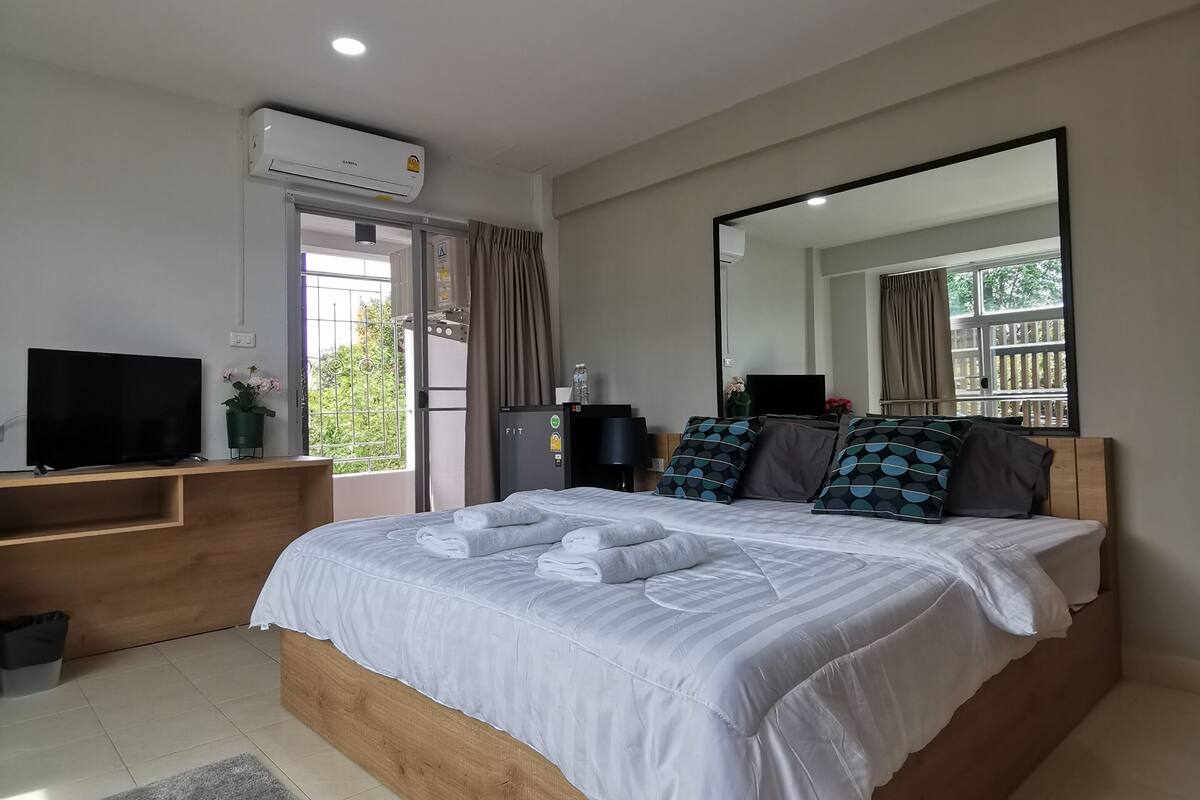 Superior Double Room | Laptop workspace, WiFi (free), bed sheets