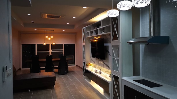 A modern kitchen with a built-in oven, a large window, and a dining area with a sofa and table. - @Saphan Pla Bangkok (Bangkok)