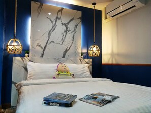 Laptop workspace, free WiFi, bed sheets - @Saphan Pla Bangkok (Bangkok)