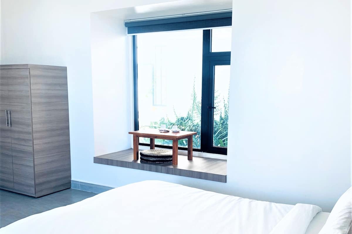 Minibar, escritorio, wifi gratis y ropa de cama 