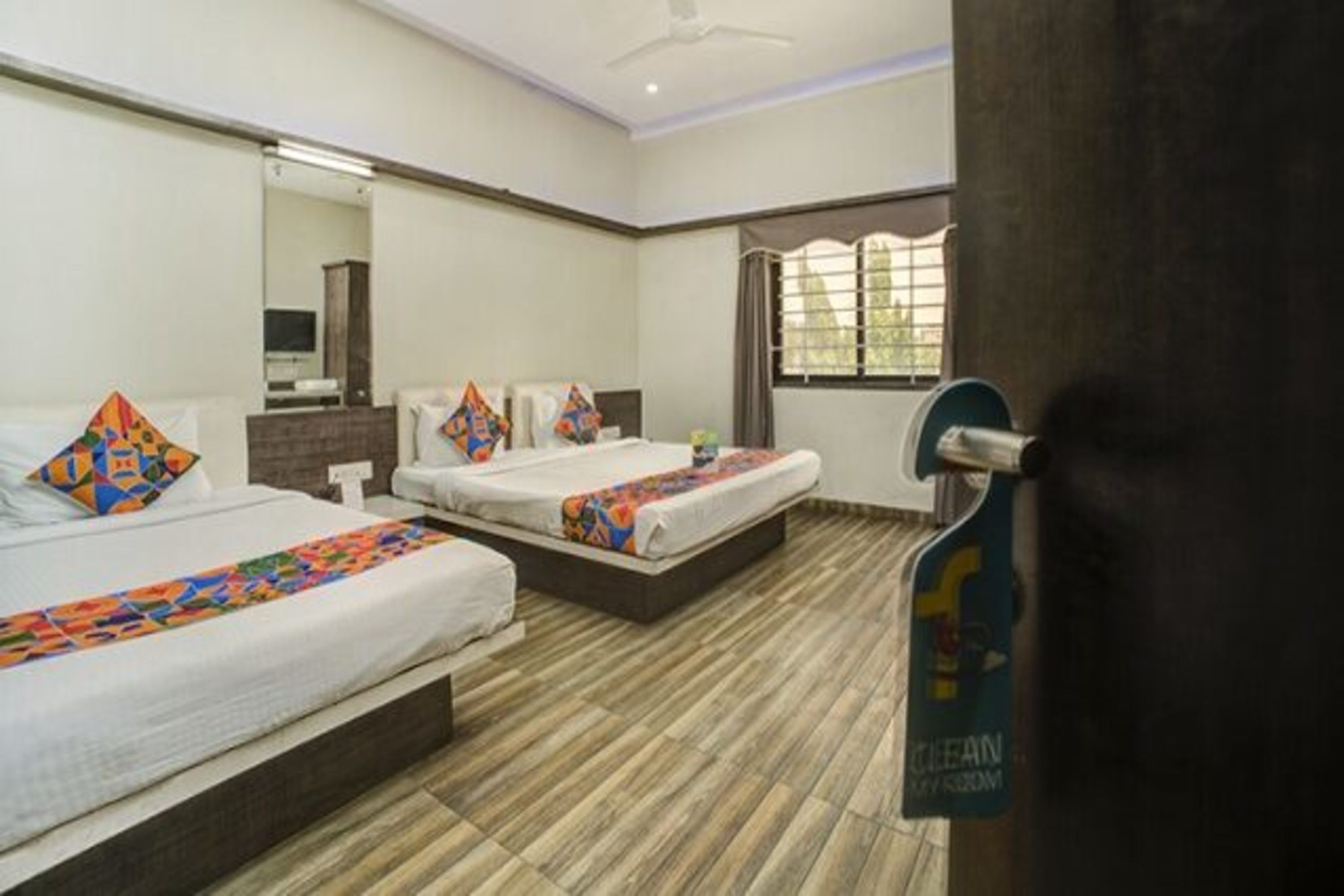 triple room | desk, free wifi