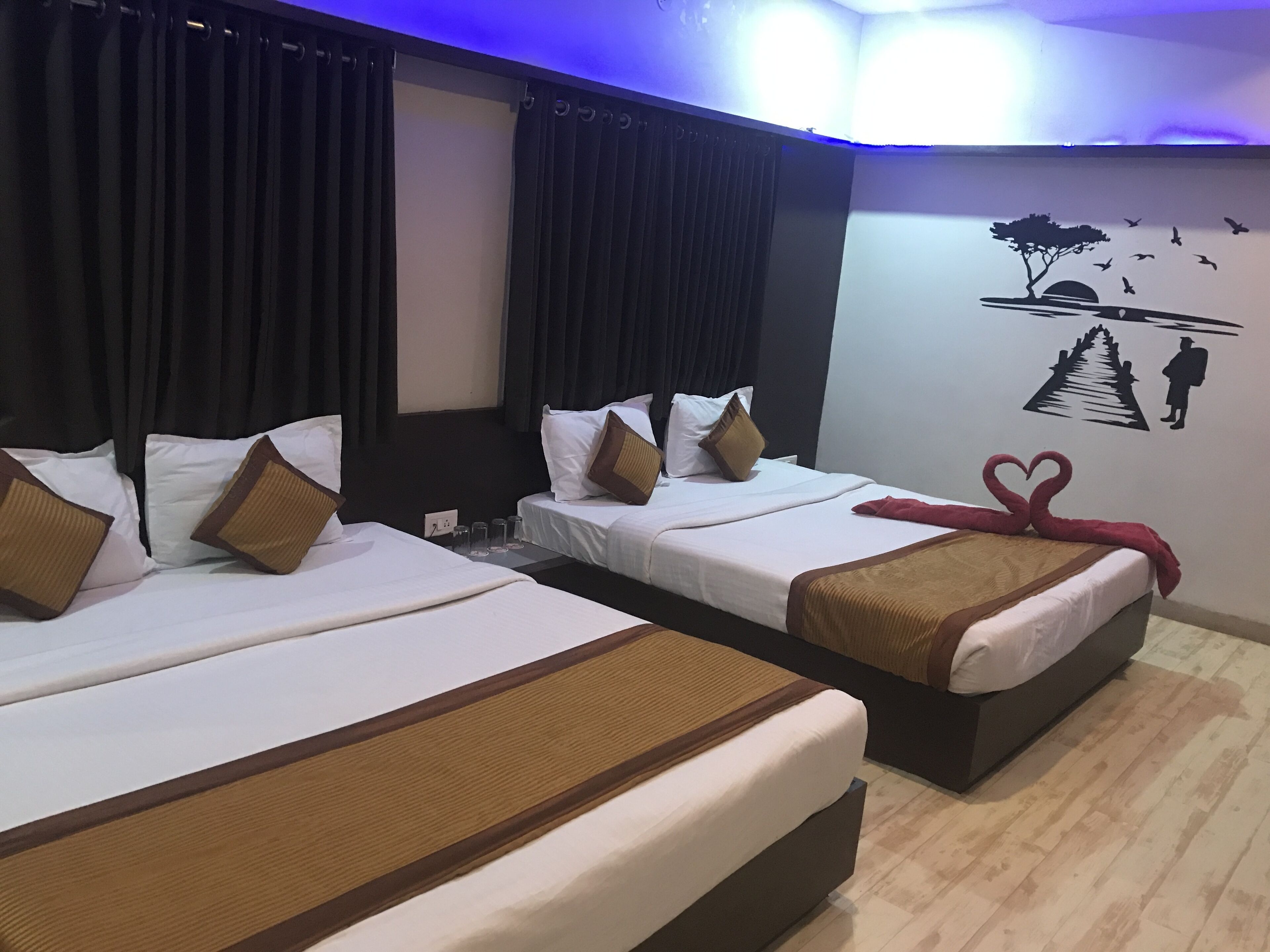 family room | desk, free wifi