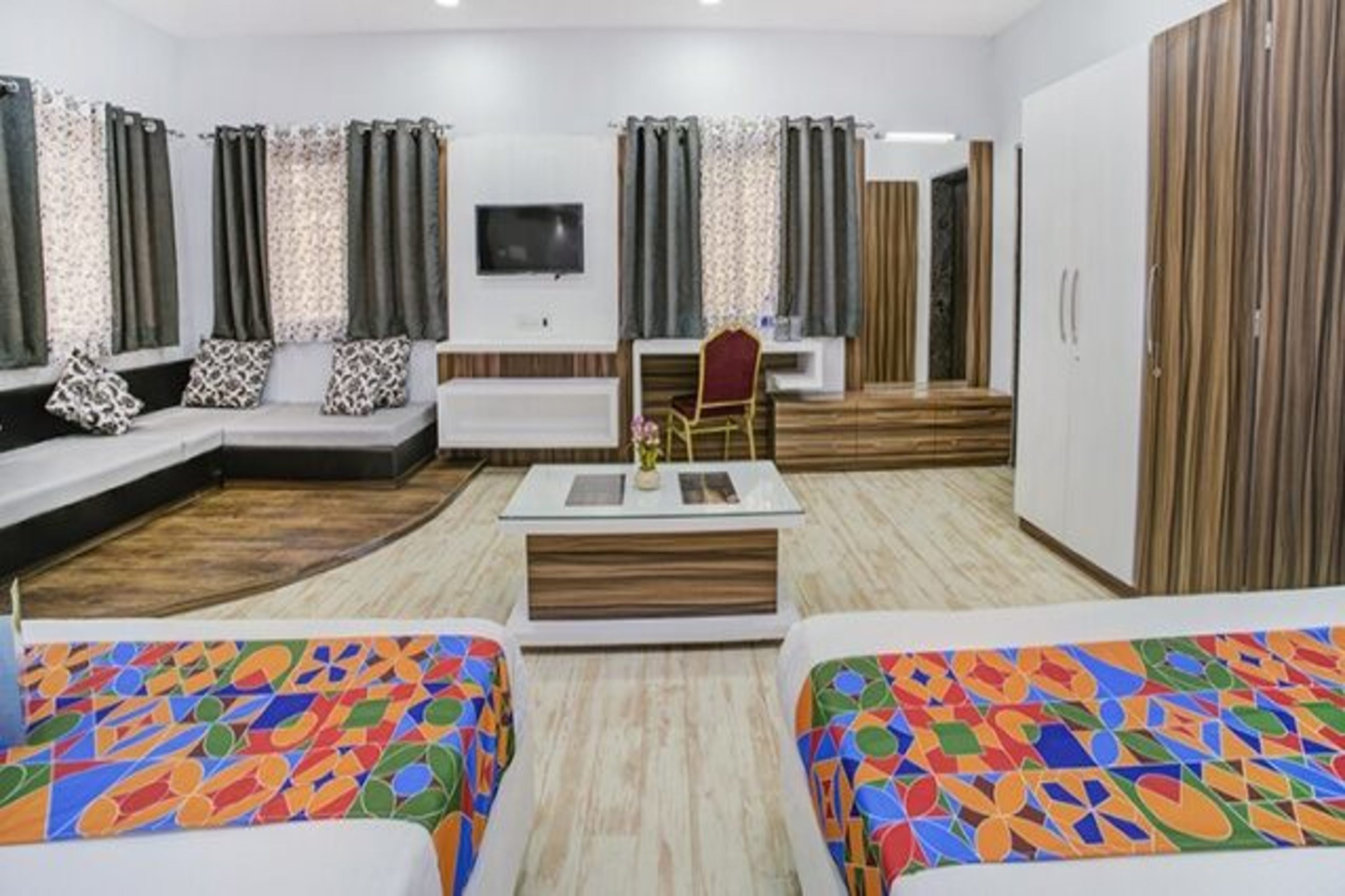 family suite | desk, free wifi