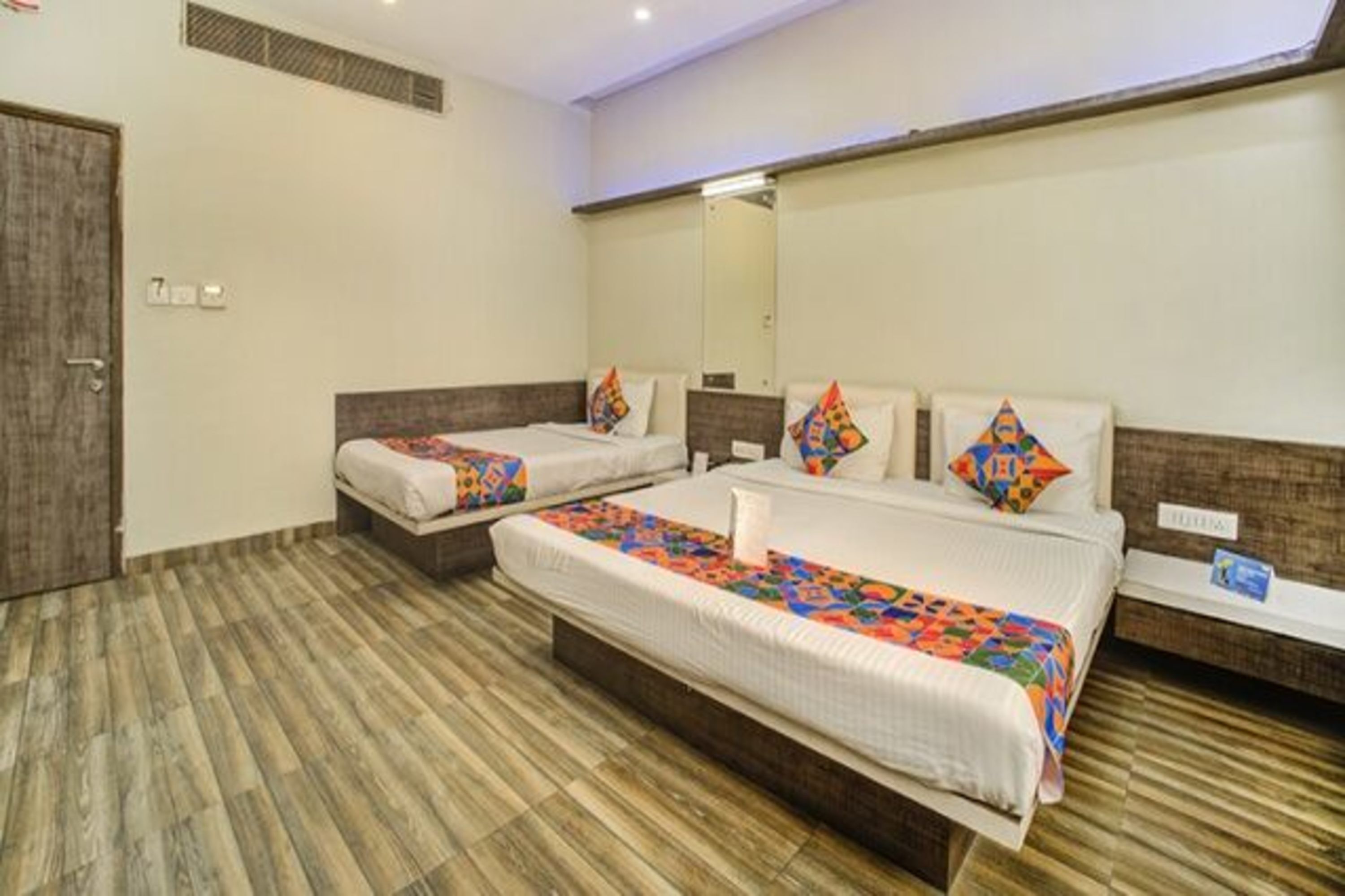 triple room | desk, free wifi