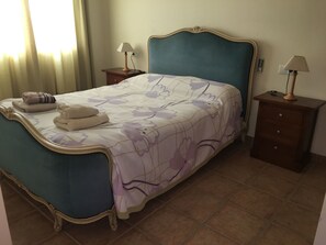 2 chambres, fer et planche à repasser, Wi-Fi gratuit, draps fournis