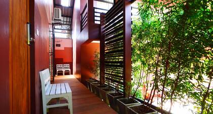 Forest Bungalows & Mama's Restaurant