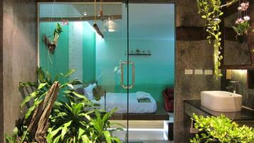Deluxe Bungalow | Bathroom