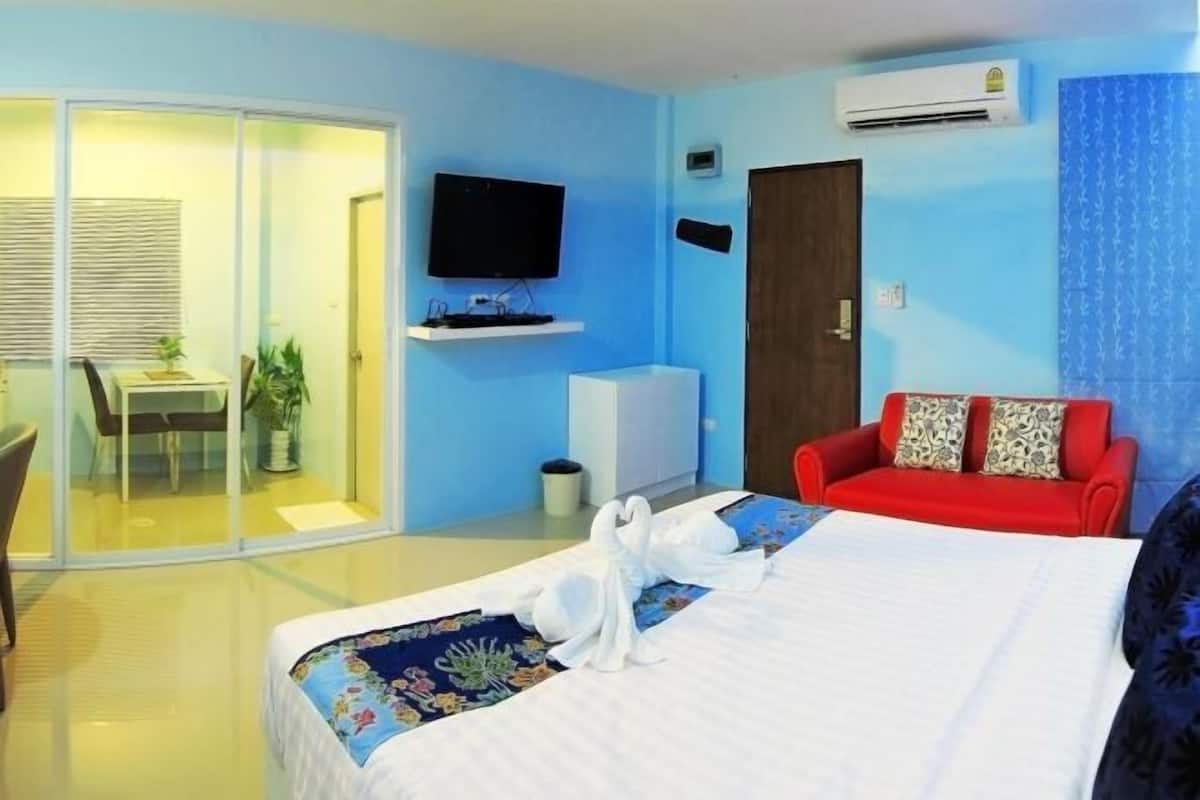 1 bedroom, desk, free WiFi, bed sheets