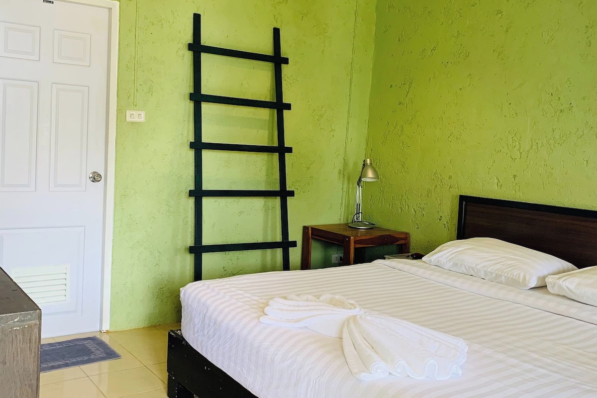 Standaard bungalow | Een bureau, gratis wifi, beddengoed