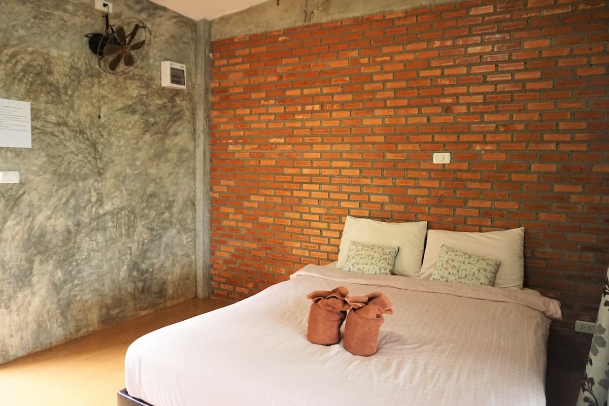 Double Room With Fan Moutain View | Laptop workspace, WiFi (free), bed sheets